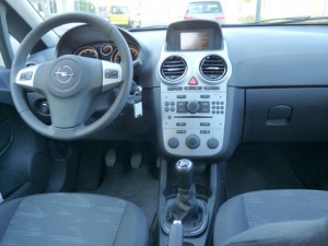 Opel Corsa 1.3 CDTi Ecoflex C'Mon (interior)