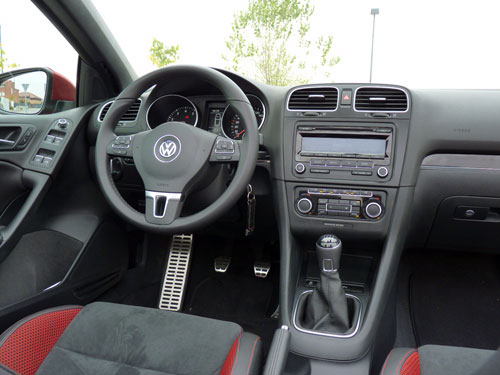 Volkswagen Golf Cabrio 1.4 TSI (interior)