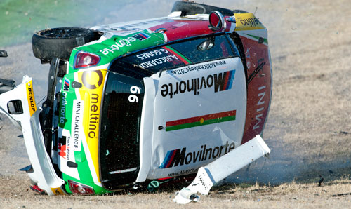 Accidente espectacular de Antonio Ricciardi en la Mini Challenge (Jarama) sec 3