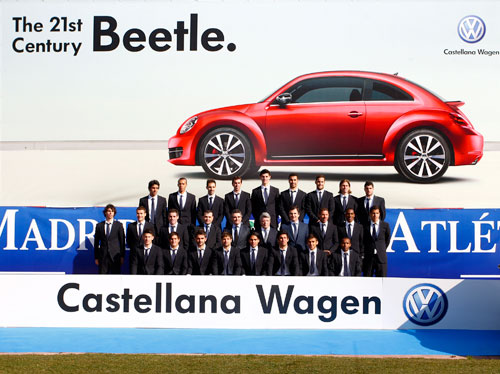 Volkswagen Beetle entregado al Club de fútbol Atlético de Madrid (1)