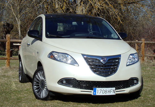 Lancia Ypsilon 0.9 TwinAir Platinum (frontal)