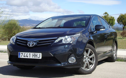 Toyota Avensis 120D Advance (frontal)