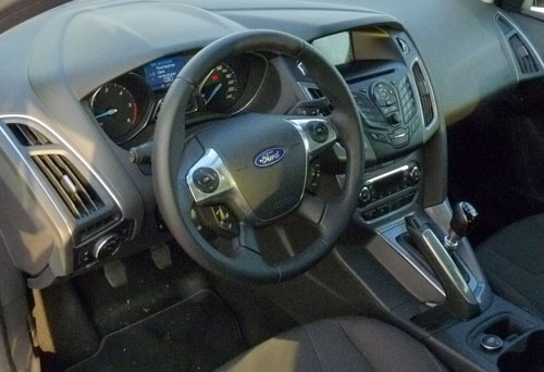 Ford Focus Sedán 1.6 TDCi Titanium (interior)