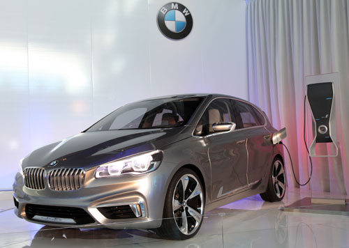 BMW Concept Active Tourer (frontal)