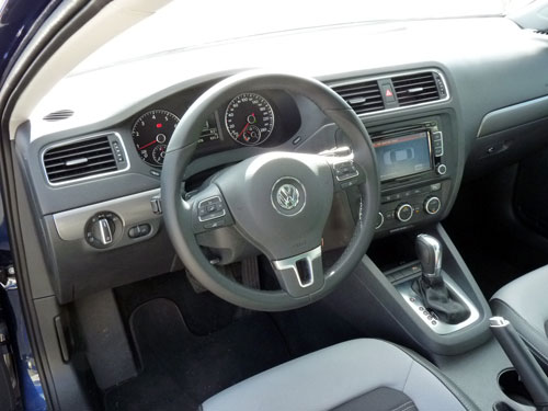 Volkswagen Jetta 2.0 TSI Sport DSG (interior)
