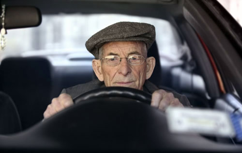 Anciano conductor